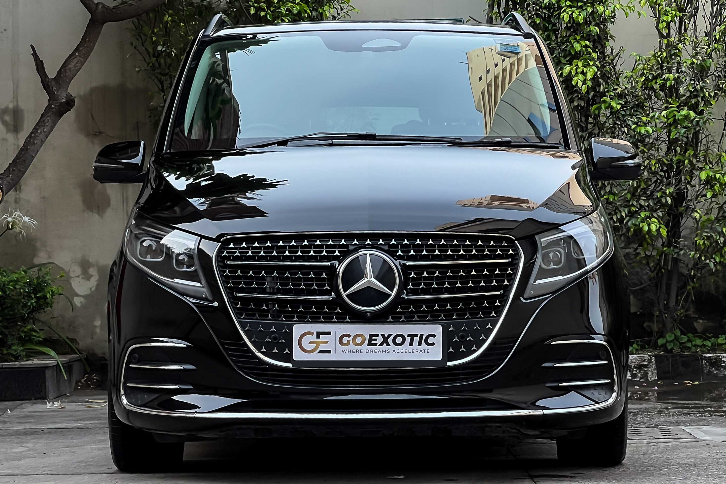 2026 MERCEDES BENZ V300 EXTRA LWB HYBRID pre-owned luxury car