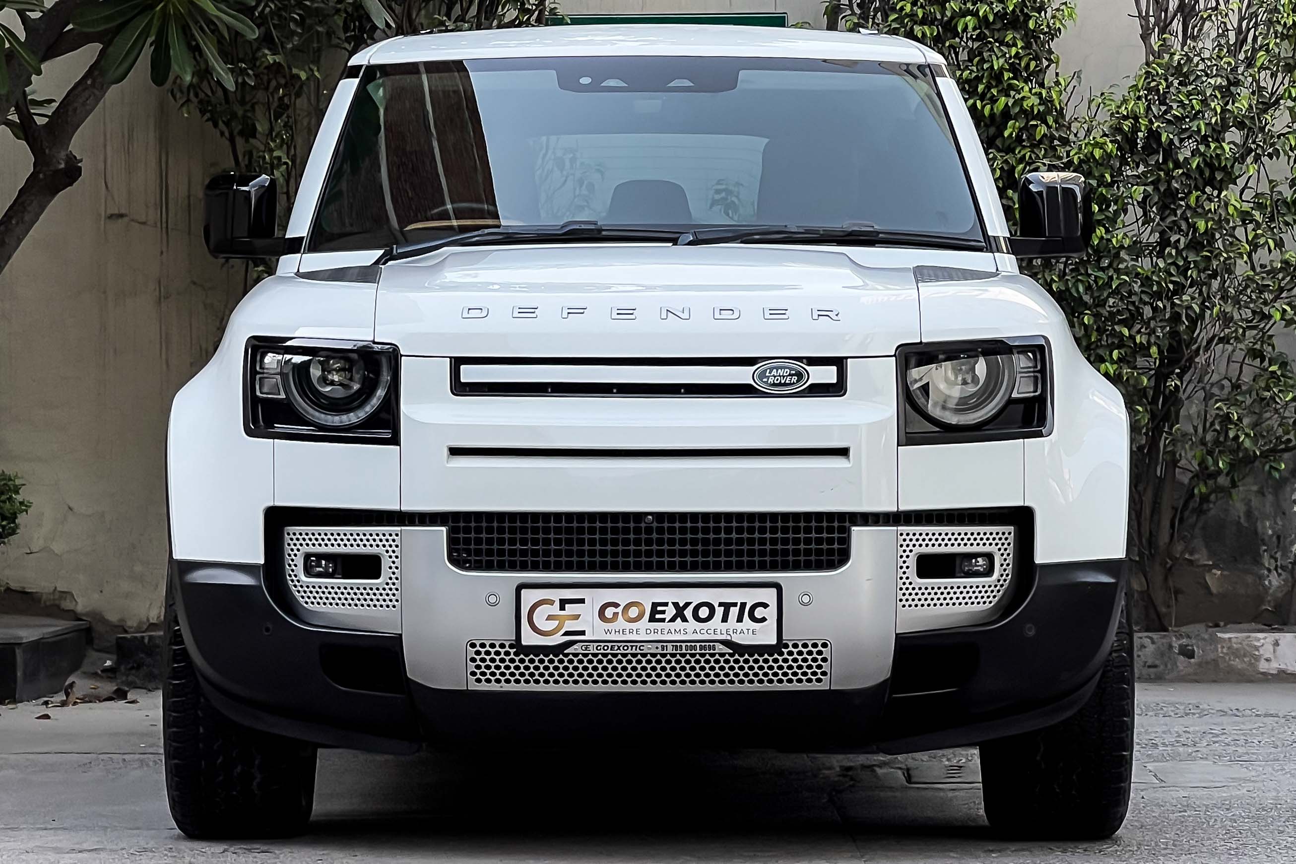 2024 LAND ROVER DEFENDER HSE DYNAMIC pre-owned luxury car
