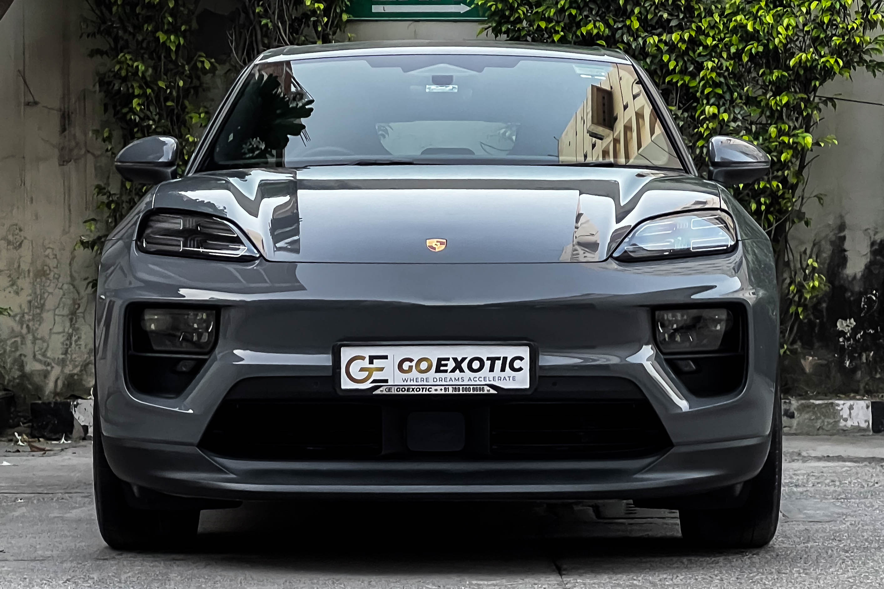 2025 PORSCHE MACAN 4S EV